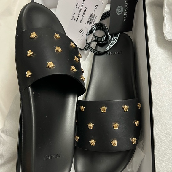 Versace - Picture 2 of 4